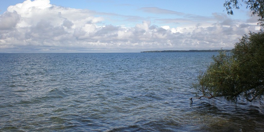 Lake Simcoe’s waters sparkle under the sun, offering endless outdoor activities in every season.