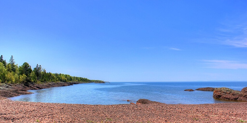 Image of Lake Superior, one of the largest lakes in North America for a scenic retreat