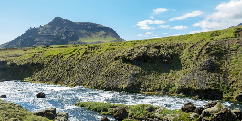 Colourful hills, hot springs, and volcanic landscapes along Iceland’s Laugavegur Trail.