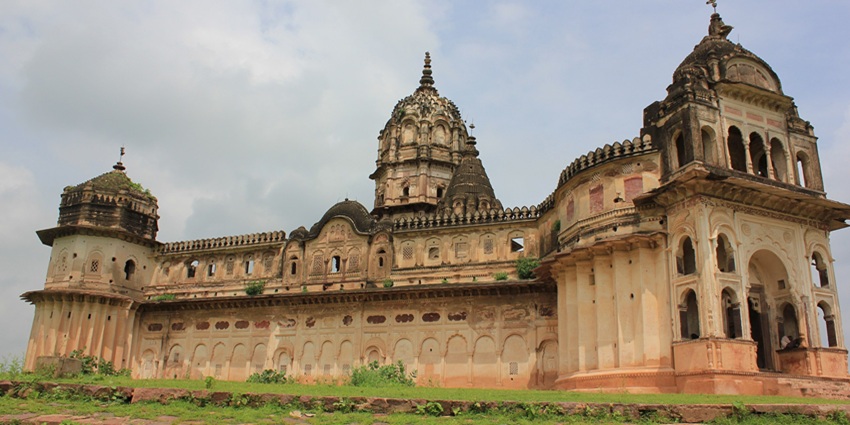 Astonishing stone carvings at Laxmi Narayan Temple, a famous place near Orchha Temple.