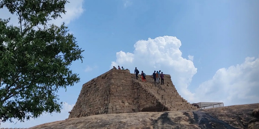 Learn about history at Amnya Fort, a site linked to one of the oldest forts in the world!