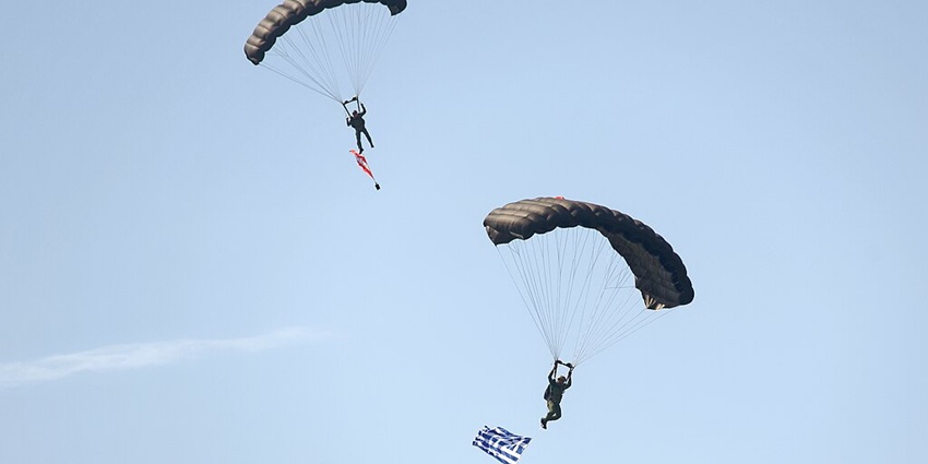 Beginners having their first time Skydiving experience in Cape Town