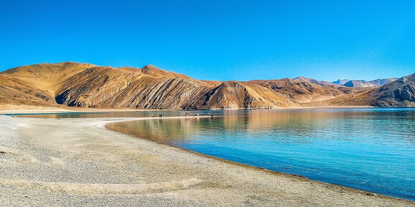 A picture of Pangong Lake situated at a height of 4,225 meters