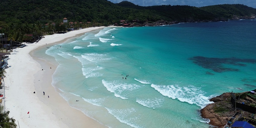 Discover the stunning beauty of Redang Island, a paradise in Malaysia