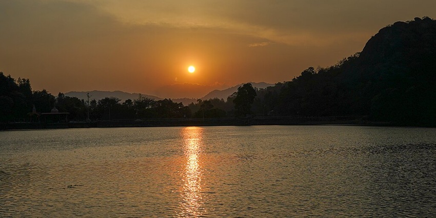 A beautiful view of a setting sun’s reflection over Honnamana Kere Lake in Coorg