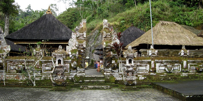 The Goa Lawah temple is situated on a slight embankment and the name is derived from the thousands of bats.