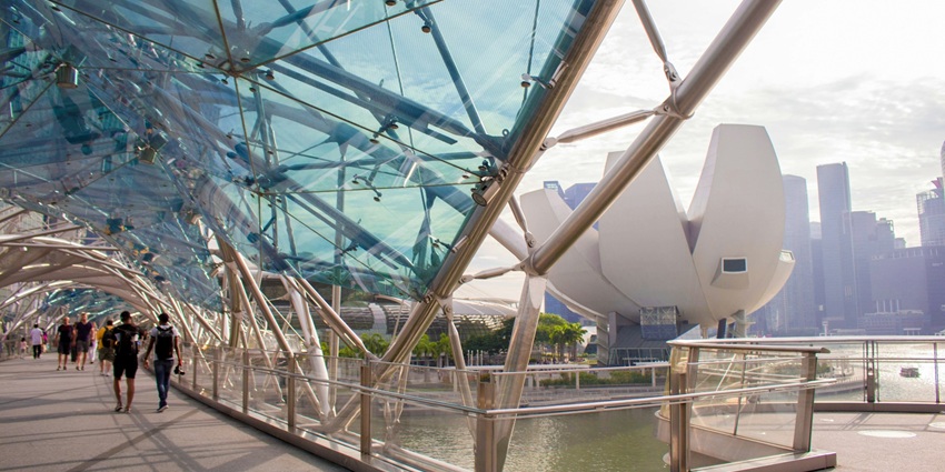 Discover the architectural marvel of the Helix Bridge in Marina Bay, Singapore.