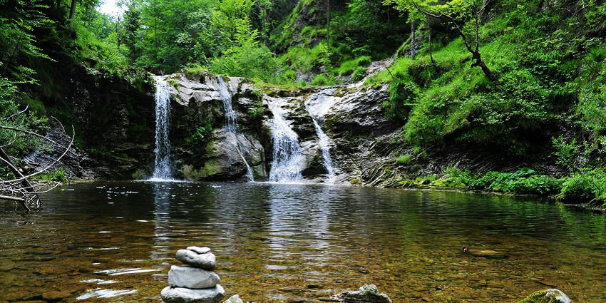 Aling Aling Waterfall, a hidden gem in North Bali, offers scenic magnificence and a lush escape