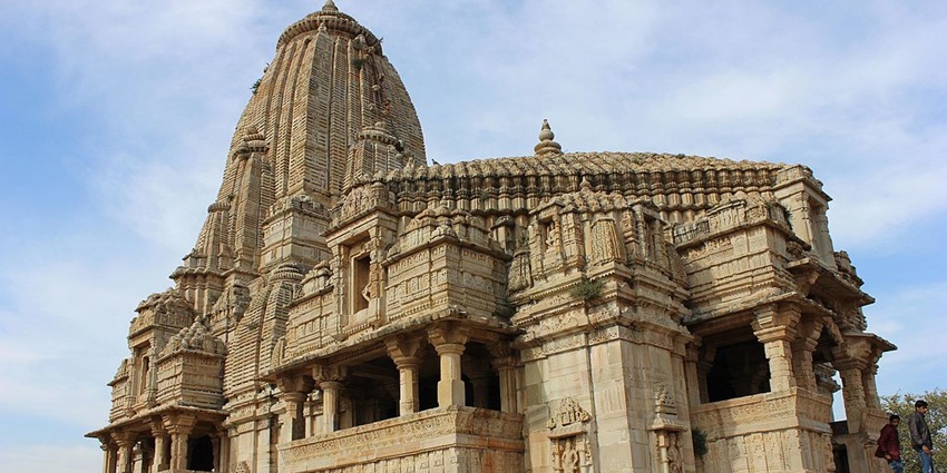 Wide angle view of the Nathdwara temple, with the clear blue sky in the background