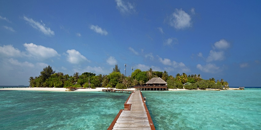 Thulusdhoo Island travel guide is a vibrant local island with surfing, snorkelling, and Maldivian culture.