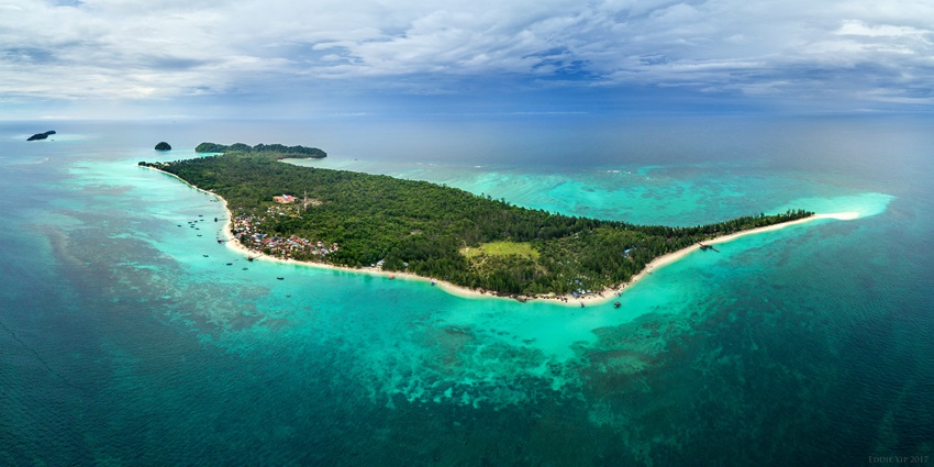 Borneo Island is surrounded by seas and rich in natural and cultural attractions.