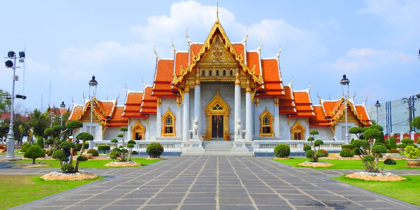 An image of a map showing the central location of Wat Benchamabophit in the bustling city of Bangkok.