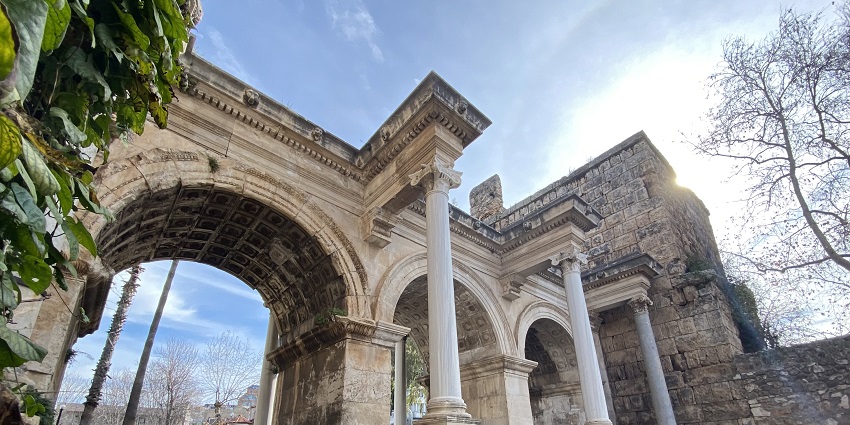 An image of a map showing Hadrian's Gate's central location in Antalya, Turkey.