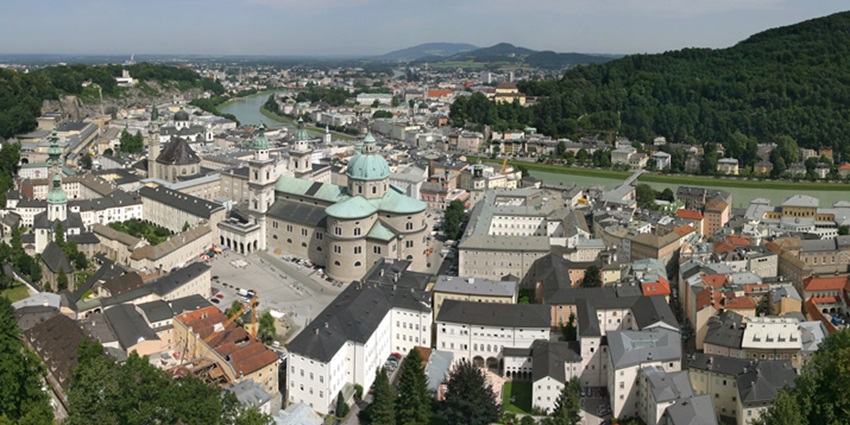 A detailed map showing the location of Salzburg, Austria, near the German border