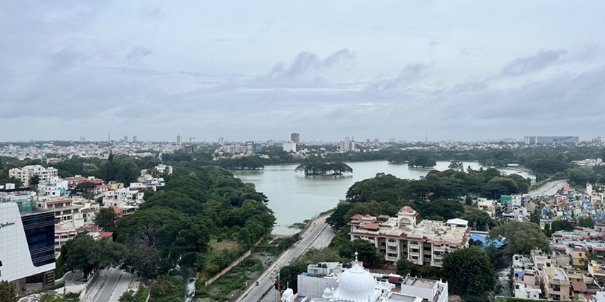 A scenic view showing the location of Ulsoor Lake, the biggest lake in Bangalore.