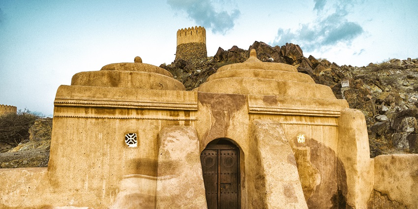 Al Bidyah Mosque in Fujairah, set against the Hajar Mountains, offers history, culture, and scenic beauty.