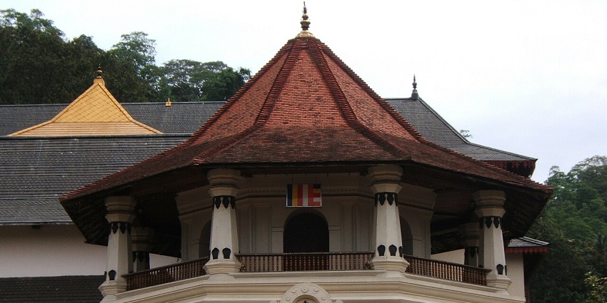 The architecture of the entrance area of the temple of the tooth relic