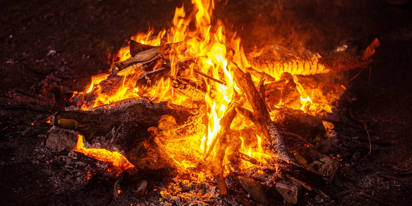 An image showing a bonfire lit during Lohri and Makar Sankranti eve in Hindu and Sikh festivals.
