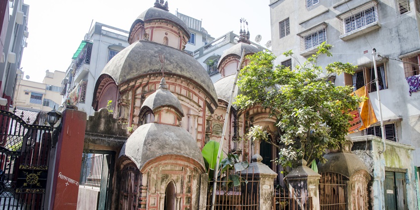 Traditional temple dedicated to Lord Shiva featuring sacred lingam, spiritual chants, and tranquil surroundings for meditation, situated near gurudwara in Dubai.