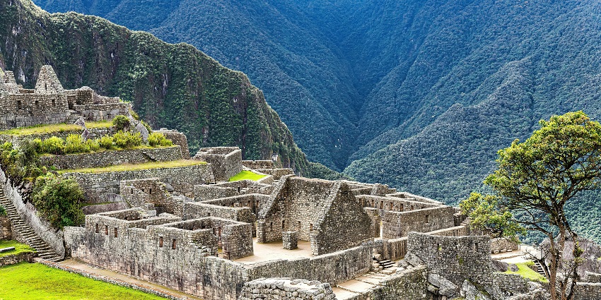 A breathtaking view of Machu Picchu, a famous destination for fort treks in South America.