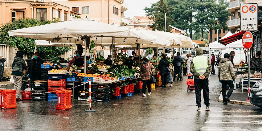 A view of the Mae Nam Morning Market, one of the top spots for shopping in Koh Samui.