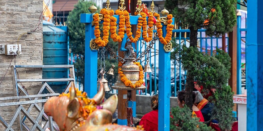 Nandi and ghanta in Shiva Panchayan Mandir at the Maha Shivaratri festival.