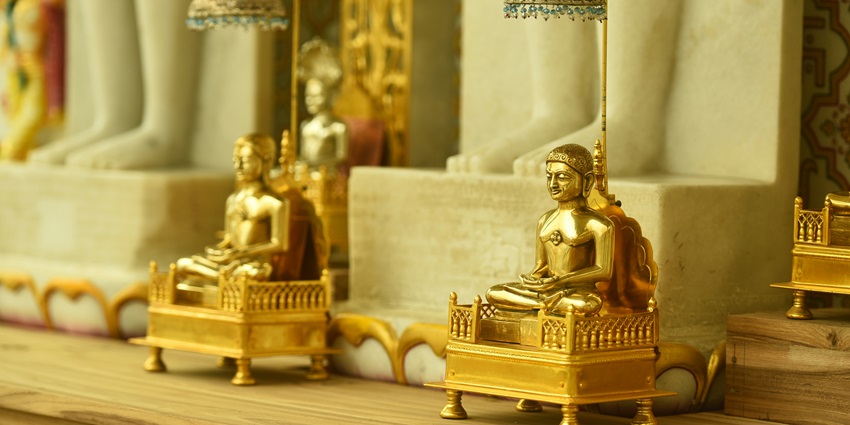 An image of the Maha Vir statue during the celebration, one of the festivals in April in India