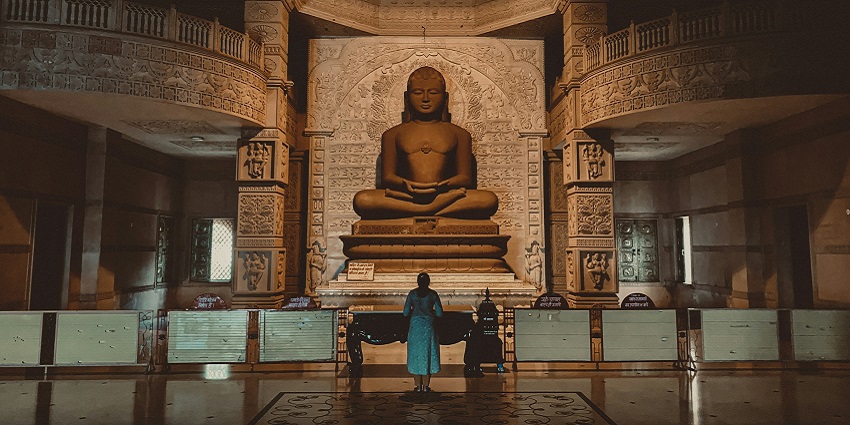 An image of the premises of Shri Shri Mahavir Swami Temple, a Shwetambar Jain Temple.