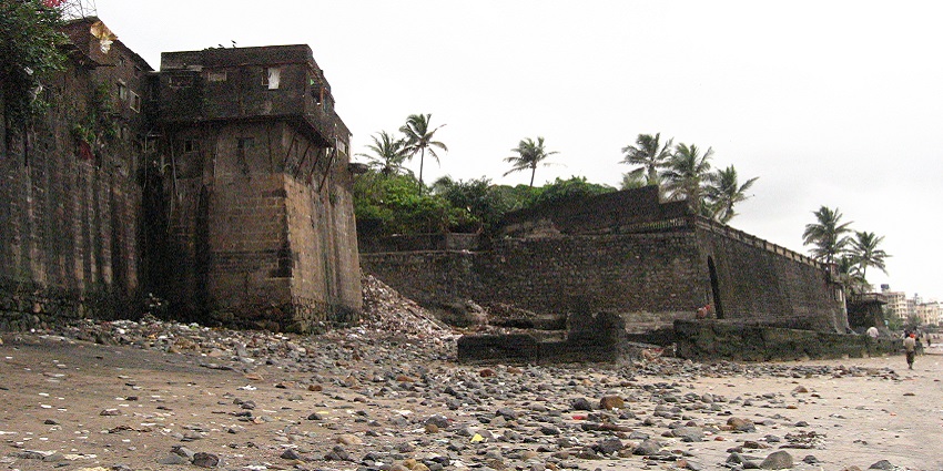 An image of Mahim Fort, one of the popular places to visit around Dharavi Nature Park.