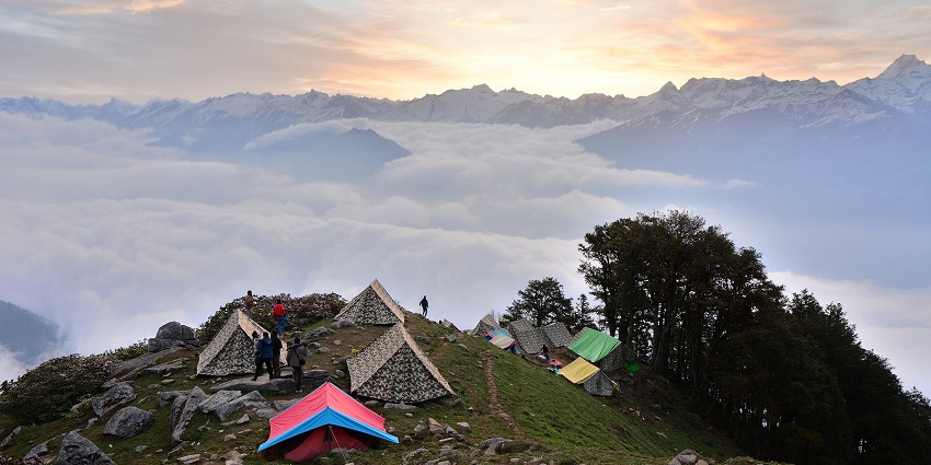 An image of a campsite in Manali, Himachal Pradesh, one of the best camping places in India
