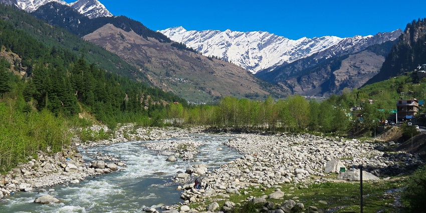 A stunning view of the beautiful landscape of mountains around the city of Manali