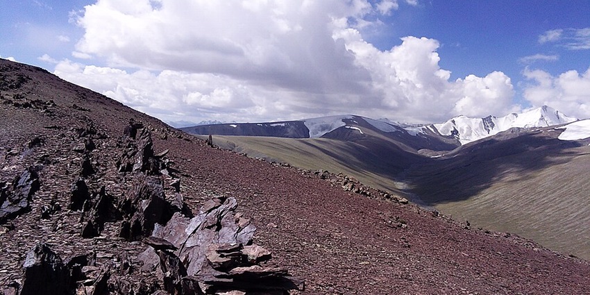 Colourful landscapes of Markha Valley with snow-capped mountains, great for Himalayan treks
