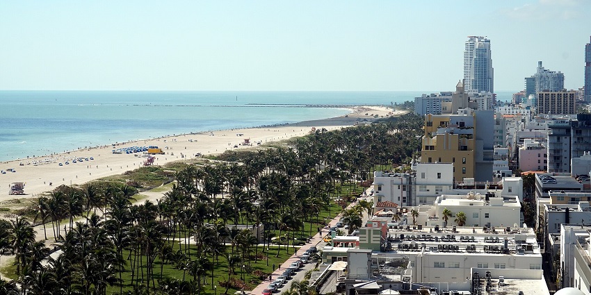 An iconic beach known for its lively atmosphere, art deco buildings, and golden sands.