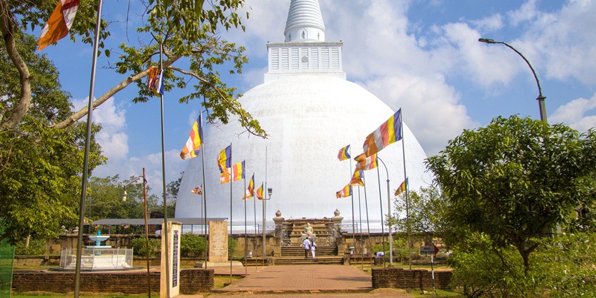 Mirisawetiya Vihara shining under blue sky, one of the places to visit in Anuradhapura