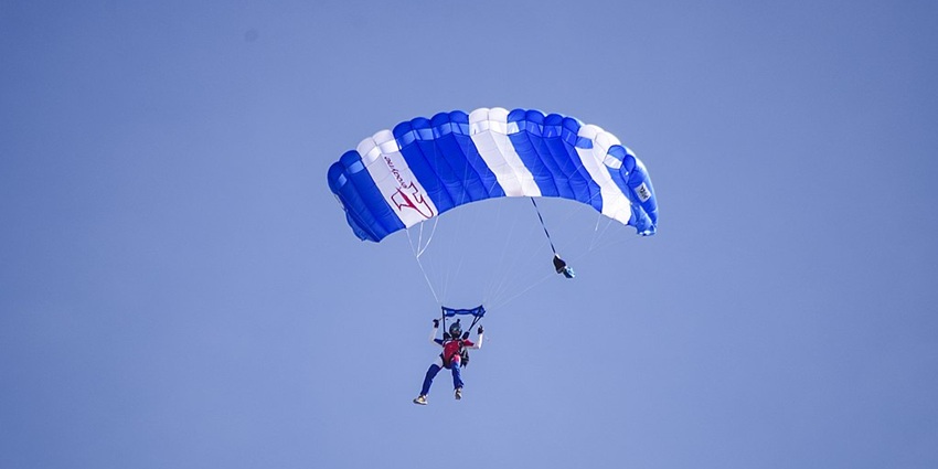Breathtaking skydiving in Cape Town