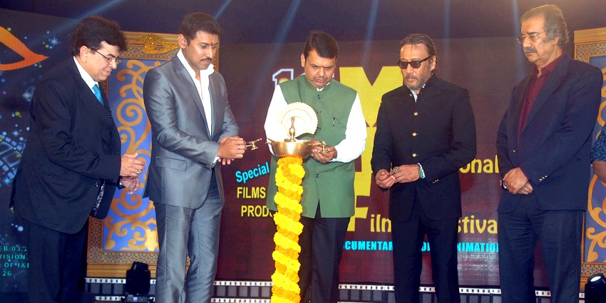An Image of Shri Devendra Fadnavis and Rajyavardhan Singh Rathore lighting the lamp.