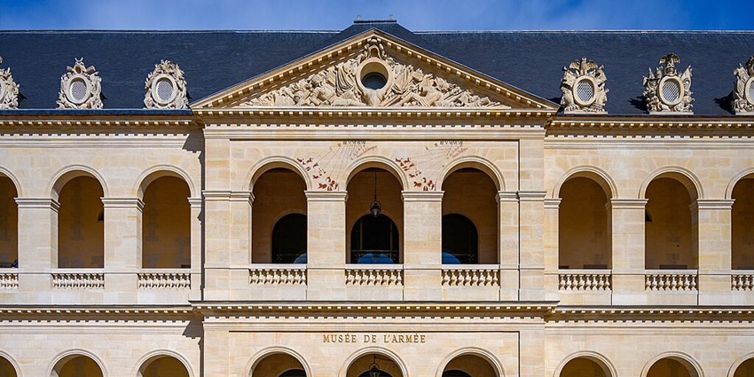 Historic cannons and armour displayed at Musée de l'Armée.