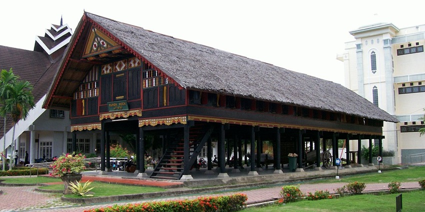 Outside view of the Museum Negeri Banda Aceh surrounded by greenery in Banda Aceh.