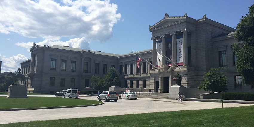 An image showing the front of the Museum of Fine Arts in Boston, Massachusetts, with its entrance