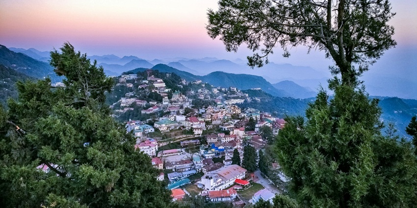 A bird’s eye view of Mall Road, Mussoorie featuring splendid peaks and lush greenery.