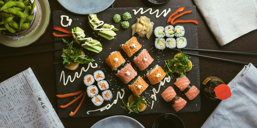 A dining experience at NIRI Restaurant & Bar, featuring elegant ambience and gourmet cuisine.