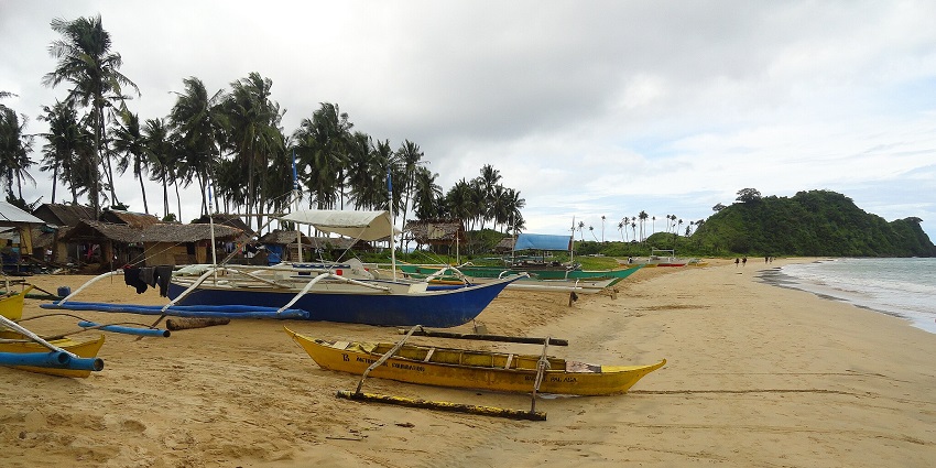 Beaches in Asia feature a long stretch of golden sand in El Nido, perfect for relaxation and sunsets.