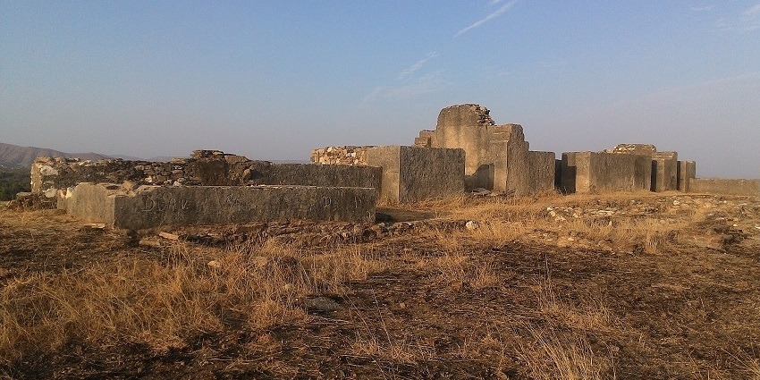 Ruins similar to Naliasar Ruins, depicting ancient historical ruins close to Sambhar Lake