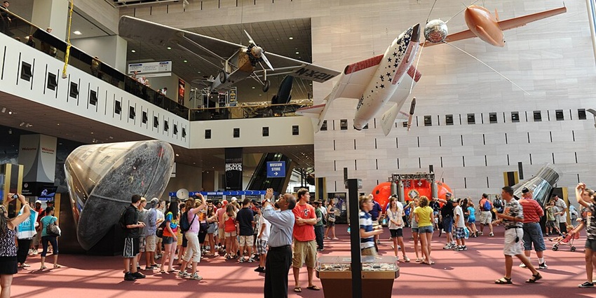 An image of the interior of National Air and Space Museum, one of the museums in the USA.