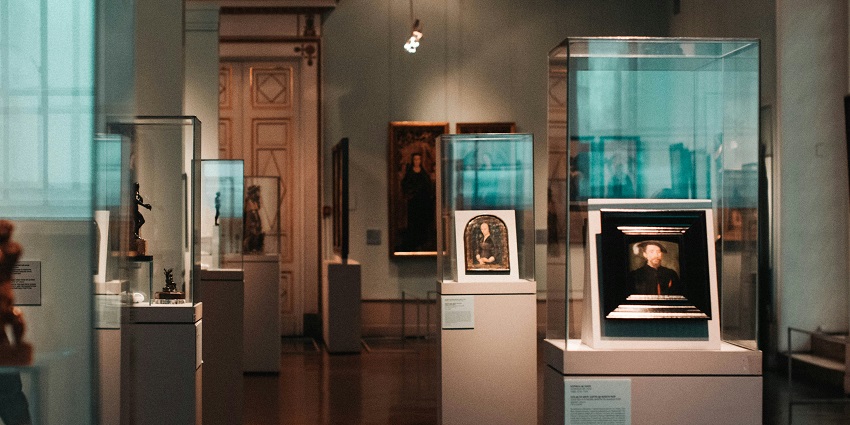 View of the galleries inside the National Archaeological Museum.