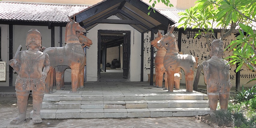 Image of the entrance doors to the Crafts Museum, one of the top museums for handmade crafts