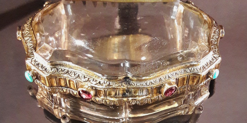 A piece of jewellery with gemstone in a boutique store selling handcrafted jewellery for shopping in Chaweng.