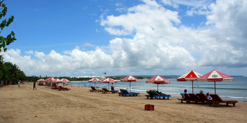 Relax on the peaceful Nelayan Beach, among the best beaches in Canggu, known for its fishing boats and stunning views.