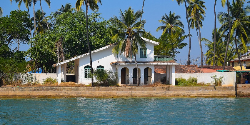 A view of Nerul River, one of the best places for backwater kayaking Goa in India.