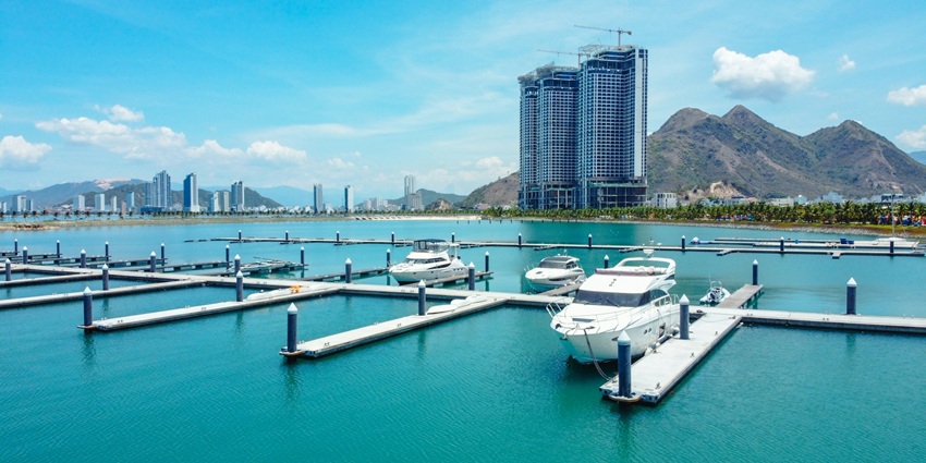 A vibrant coastal city known for its white-sand beaches and thriving underwater life